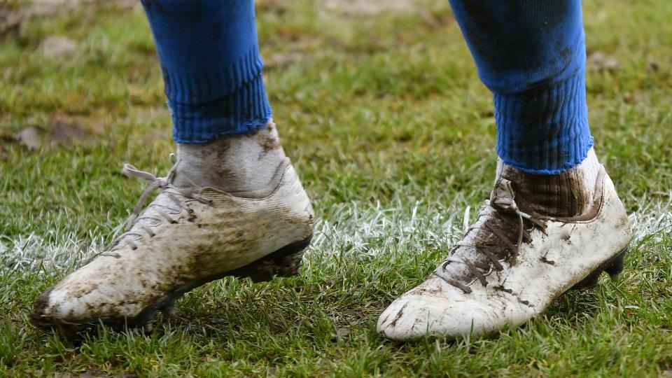 Giày bóng đá tốt nhất năm 2021: Đôi giày bóng đá tốt nhất dành cho sân nền đất chắc, nền đất yếu và các bề mặt nhân tạo