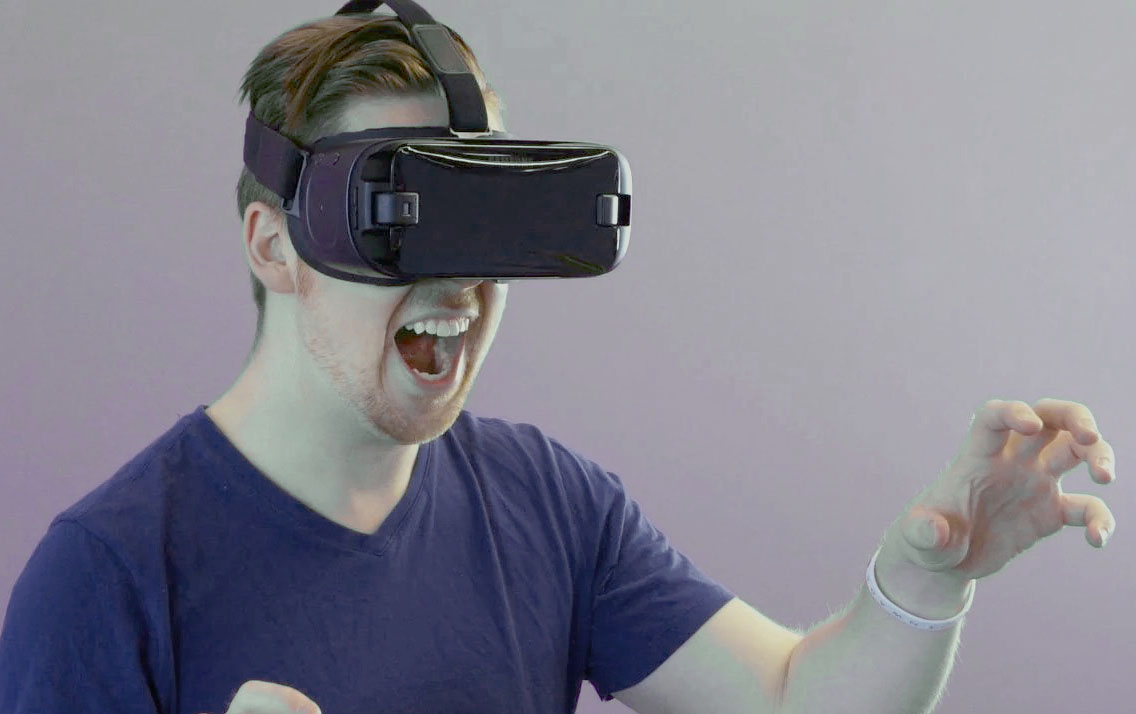 Nên mua Kính thực tế ảo Mobile VR hay PC VR để xem phim chơi game ?