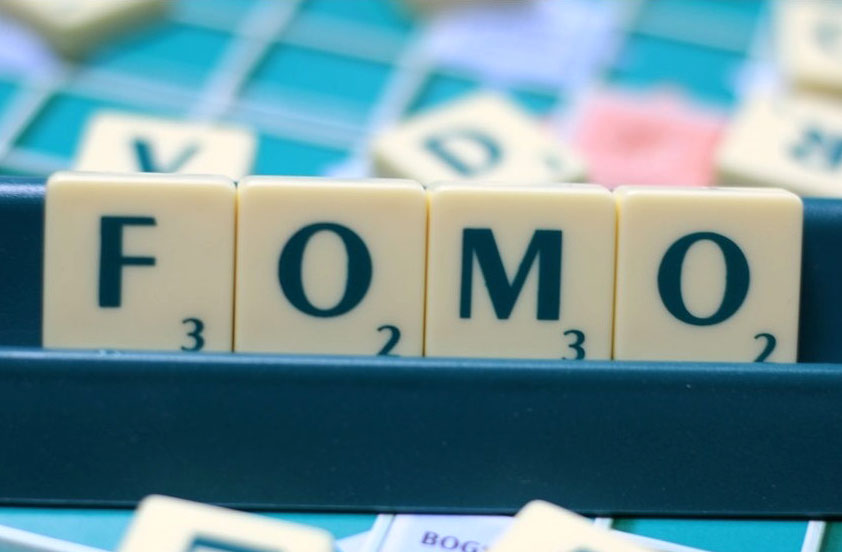 FOMO có nghĩa là gì ? Cách dùng từ lóng FOMO