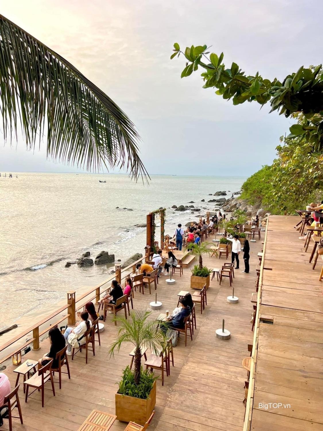 Quán cafe nào view biển đẹp ở Bãi Trước Vũng Tàu ?