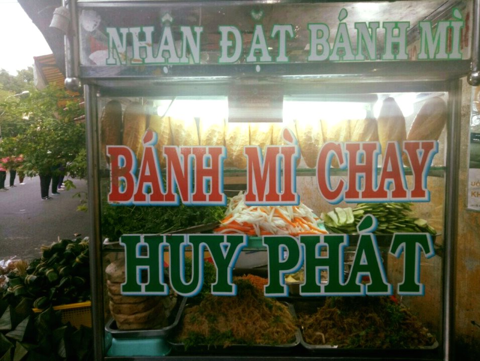 Tiệm bánh mì chay Huy Phát Chùa Phổ Quang Quận Tân Bình, TP. HCM