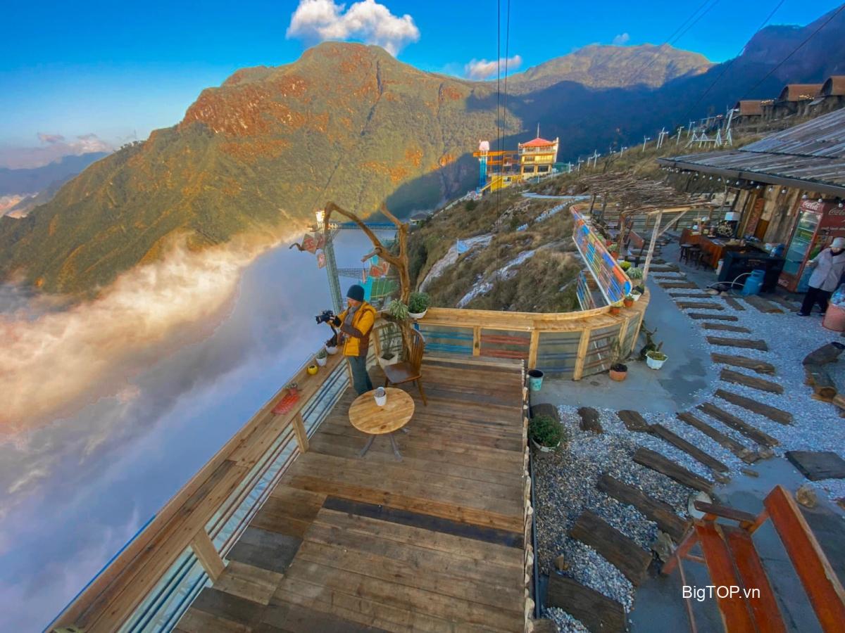 Quán cafe nào view săn mây, đồi núi nổi tiếng nhất ở Sa Pa ?
