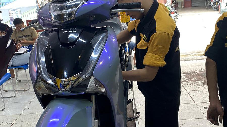 dán decal xe máy chống xước nào nổi tiếng tại Hà Nội ?